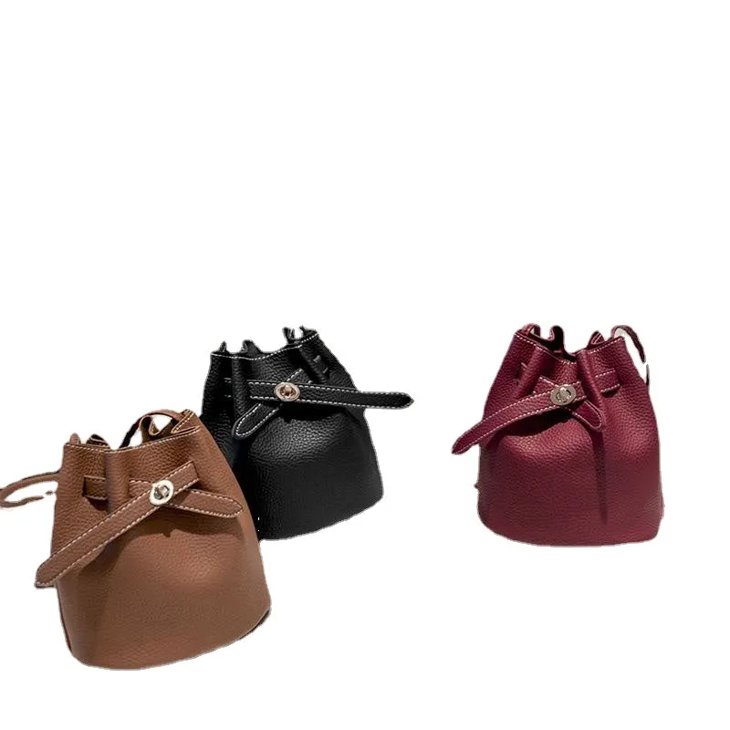 Guangzhou supply 2024 new simple bucket bag wide-band lock small bag Korean version casual solid color single shoulder