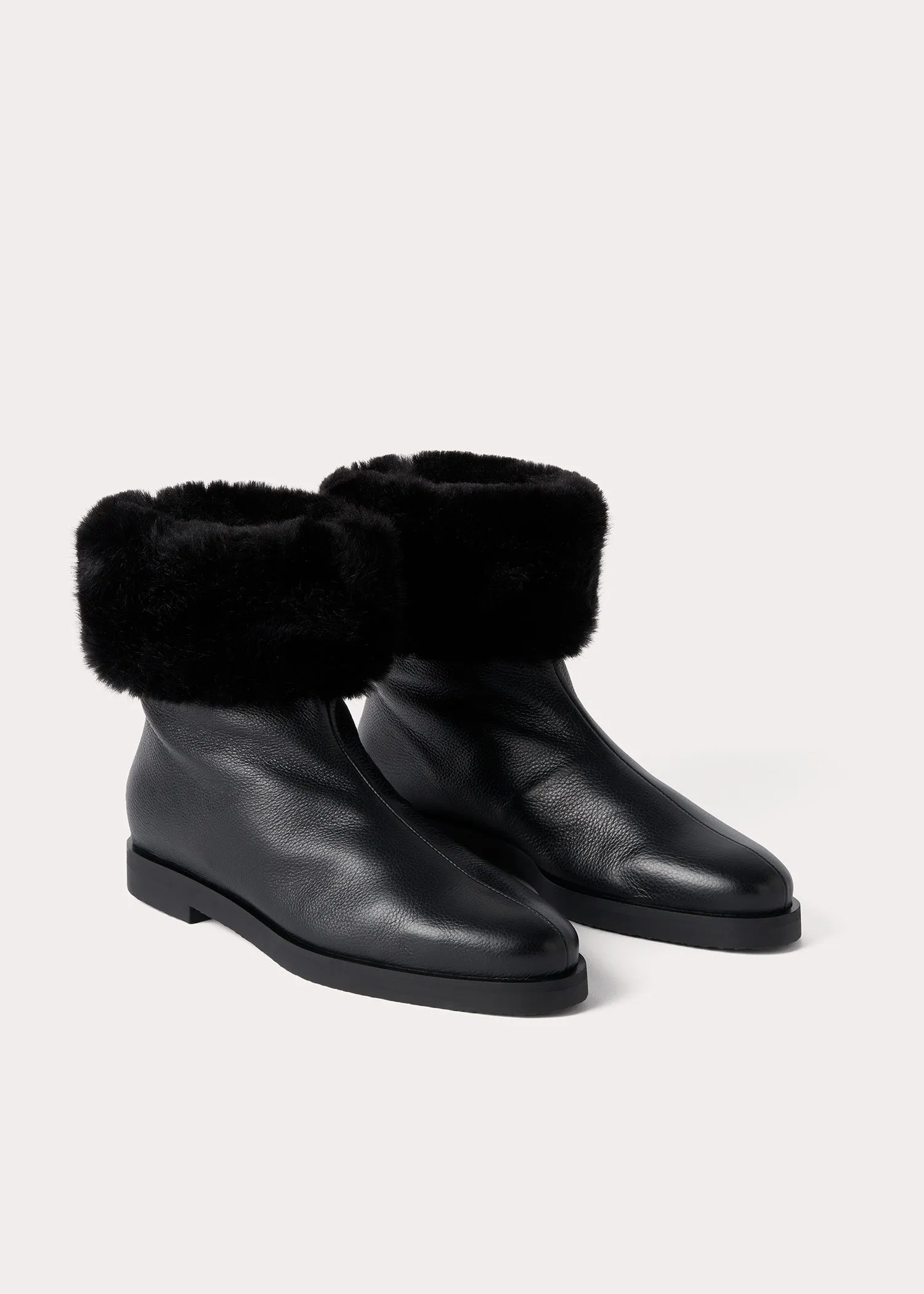 The Off-Duty Boot black